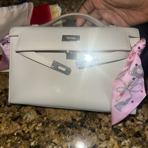 Elegant Cream Shoulder Bag - Picture 9 of 11